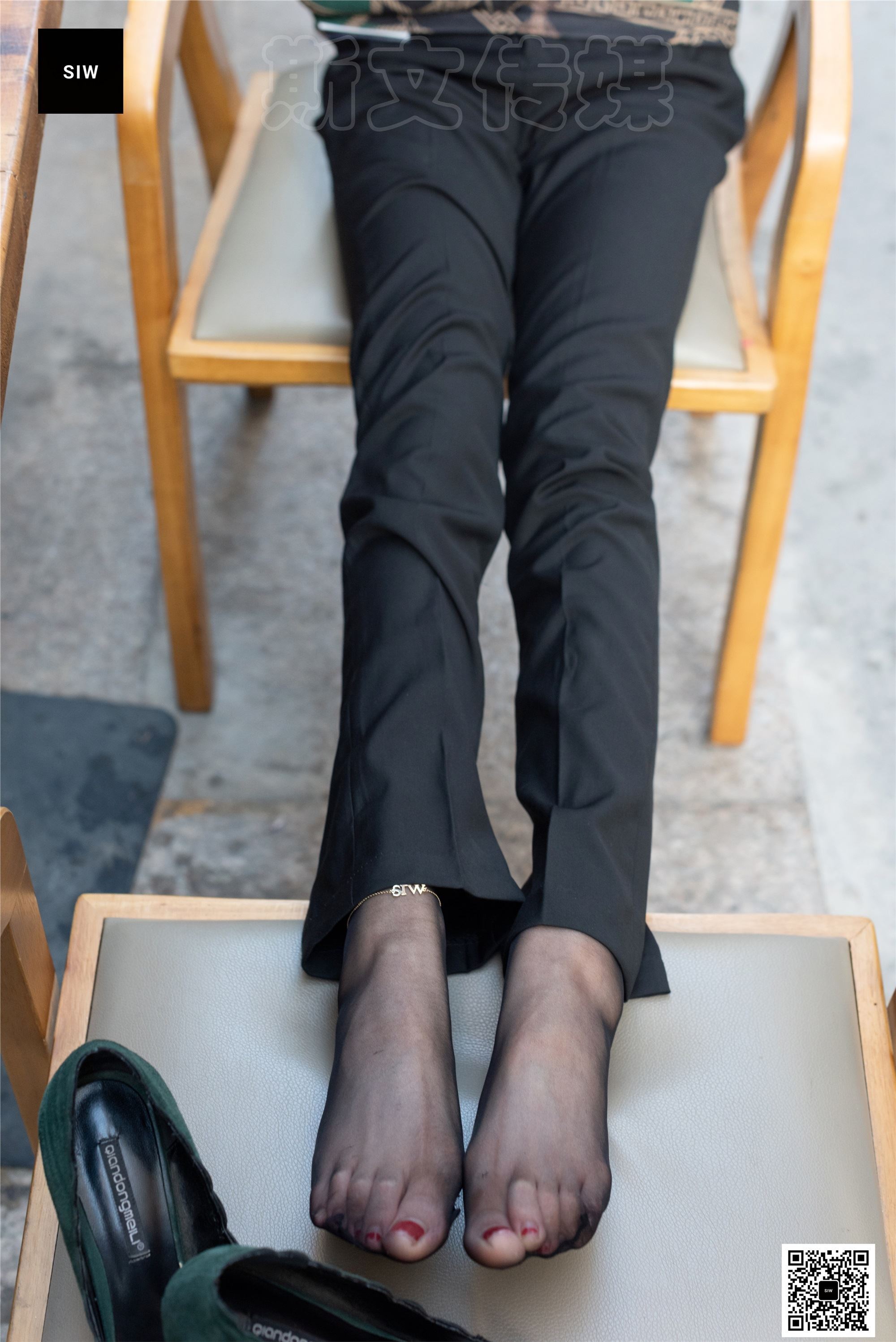 SIW斯文传媒 063 欧版翠绿印花高领长袖打底衫 - 新芳